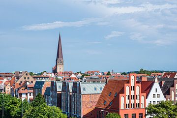 Blick auf historische Gebäude in der Hansestadt Rostock von Rico Ködder