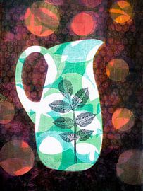 Nature morte avec une cruche et une feuille bleue sur Lida Bruinen