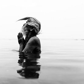 Bathing Sahdoe | Varanasi, India by Marvin de Kievit