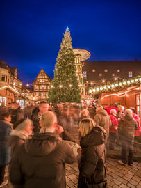 Quedlinburg – Kerstmarkt tijdens het blauwe uur van Thomas Bugdoll