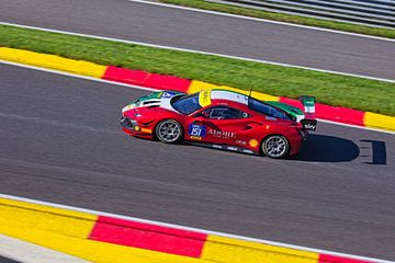 Ferrari SF90 Stradale auf der Rennstrecke von Francorchamps