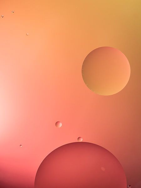 Drops of oil on water by Femke Straten