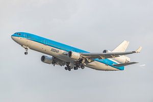 Daar gaat ze! De laatste McDonnell Douglas MD-11 van de KLM (PH-KCD). van Jaap van den Berg