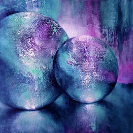 Jeu de lumière turquoise-violet sur Annette Schmucker