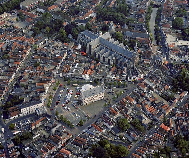1986:Historic aerial view of downtown Gouda by Frans Rombout