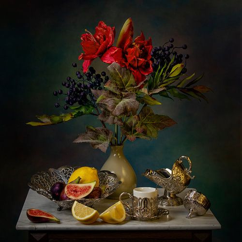 Still life figs and lemons.