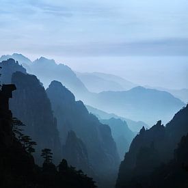 Mooie natuur in China : berglandschap van Yellow Mountain (Huangshan) van Chihong