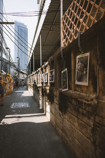 Straatkunst van Talat Noi: Een Levend Canvas in Bangkok van Ken Tempelers