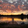 Schitterende zonsondergang bij meer in Vuren van Chris Heijmans
