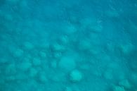 Turquoise Serenity: The Magic of Stones Underwater by Marika Huisman fotografie thumbnail