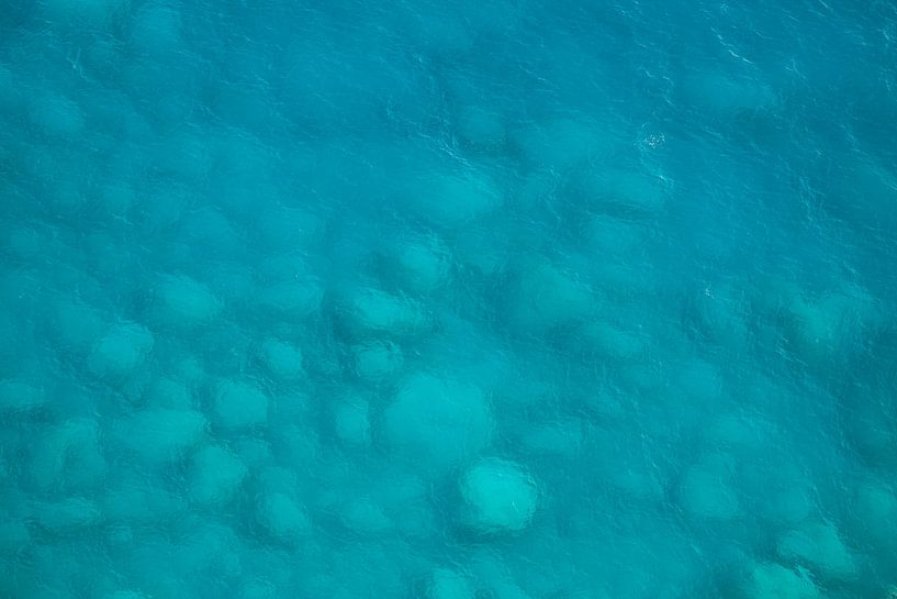Turquoise Serenity: The Magic of Stones Underwater by Marika Huisman fotografie