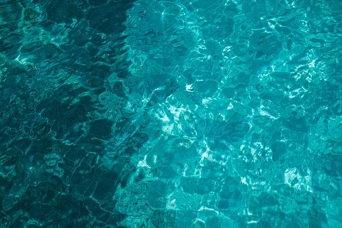 Turquoise blauw zeewater op Ibiza // Reisfotografie