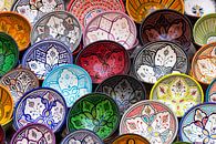 Kleurrijk aardewerk - Essaouira - Marokko van Marianne Ottemann - OTTI thumbnail