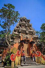 Der königliche Palast, sehr schön dekoriert für eine besondere Zeremonie. Puri Saren Agung Ubud-Pala von Jeroen Langeveld, MrLangeveldPhoto