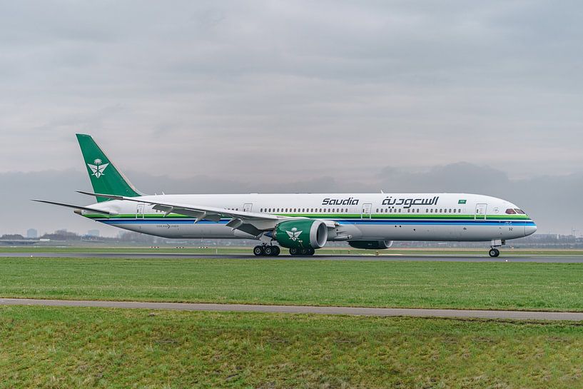 Saudi Arabian Airlines Boeing 787-10 Dreamliner. by Jaap van den Berg