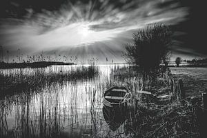 Helles Sonnenlicht über einer alten holländischen Landschaft
