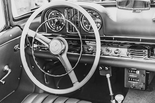 Mercedes 300 SL Roadster klassiek cabrio interieur in zwart wit