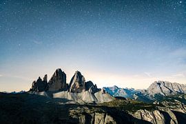 Volle maan nacht over de Three Peaks met maanlicht van Leo Schindzielorz