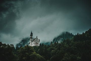 Château de Neuschwanstein dans le brouillard