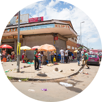 Soweto Street Scene van Thomas Froemmel