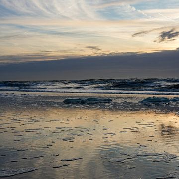 Zonsondergang Noordzeekust Nederland Blauw 1x1 van Martijn Jebbink Fotografie