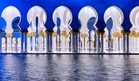 Blue and white arches at Sheikh Zayed Mosque - Abu Dhabi by Rene Siebring thumbnail