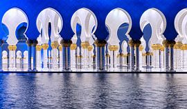 Blaue und weiße Bögen bei Sheikh Zayed Mosque - Abu Dhabi von Rene Siebring