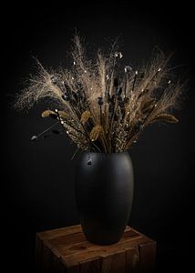 Stilleben mit Trockenblumen in einer Vase: "Natürlicher Strauß von Lichtern" von Marjolein van Middelkoop