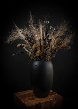 Stilleven droog bloemen in een vaas: "Natural bouquet of lights" van Marjolein van Middelkoop