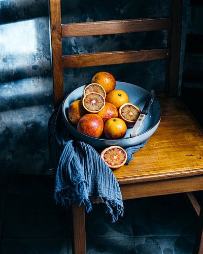 Oranges in blue van Carin van Kranenburg