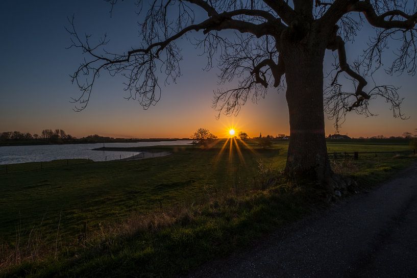 Zonsopkomst Ravenswaaij by Moetwil en van Dijk - Fotografie