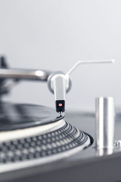 Foto eines alten Plattenspielers in Nahaufnahme von Photostudioholland