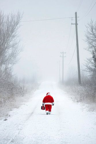 Sneeuwwandeling kerstman
