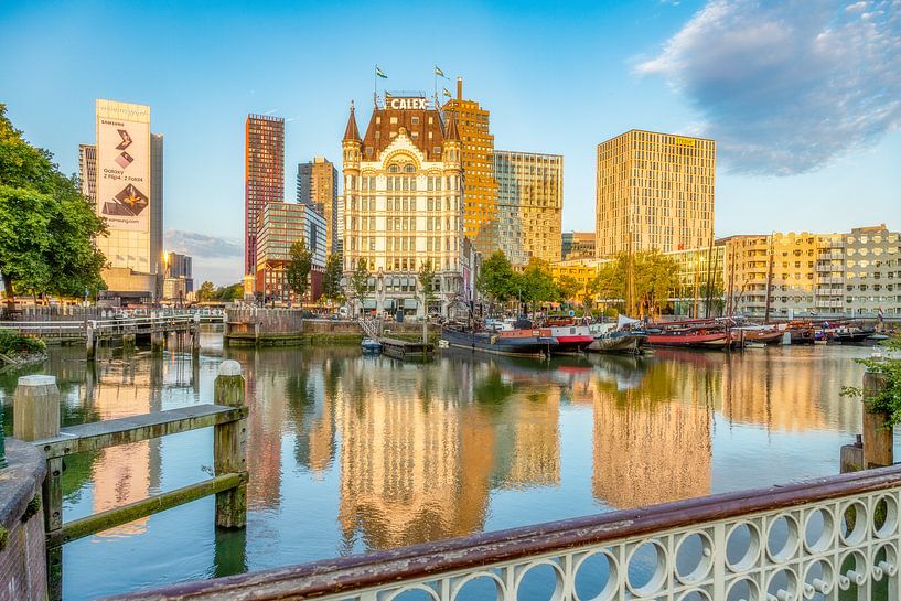 Zonsopkomst bij het Witte Huis in Rotterdam van John Kreukniet