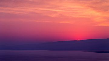 Purple Sunrise van Thomas Froemmel