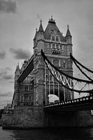 Towerbridge Londres à proximité en noir et blanc
