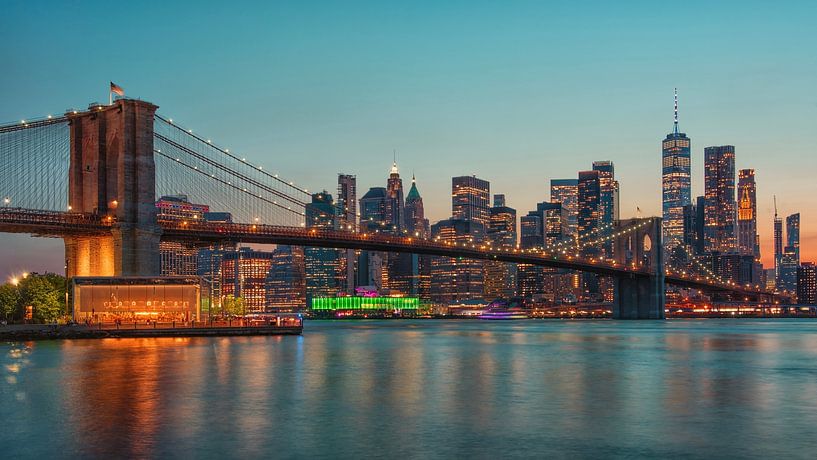 New York in der Abenddämmerung von Manjik Pictures