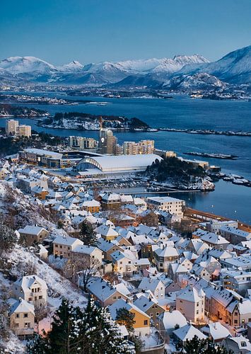 Ålesund met de Sunnmøre Alps in de achtergrond, Noorwegen