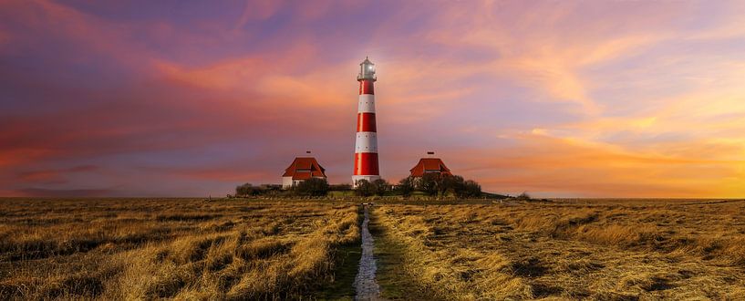 Vuurtoren Westerheversand - panorama bij zonsondergang van Frank Herrmann