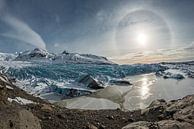 Een Halo schijnt boven de Svinafellsjokull van Gerry van Roosmalen thumbnail