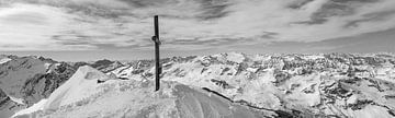 The summit cross on the Hocheiser 3206 m in SW by Christa Kramer