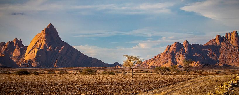 The rock formations of Spitzkoppe, Namibia by Antwan Janssen