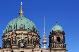 Die Kuppel des Berliner Doms und der Fernsehturm von Frank Herrmann