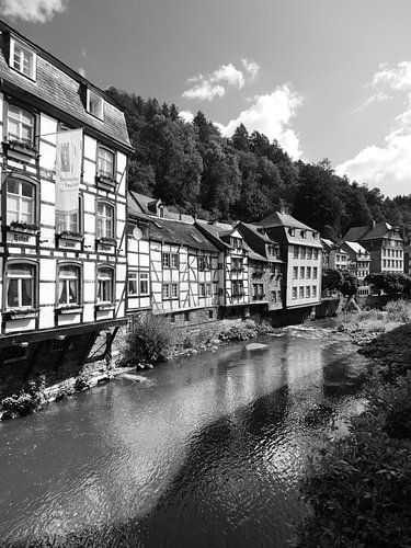 Monschau in der Eifel 10 schwarz-weiß