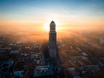 De Peperbus in Zwolle tijdens mist van Bas van der Gronde