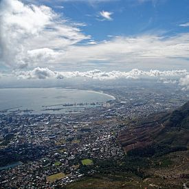 Uitzicht op Kaapstad vanaf de Tafelberg van Frits Schulte