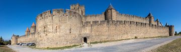 Panorama van oude stad Carcassonne in Frankrijk van Joost Adriaanse