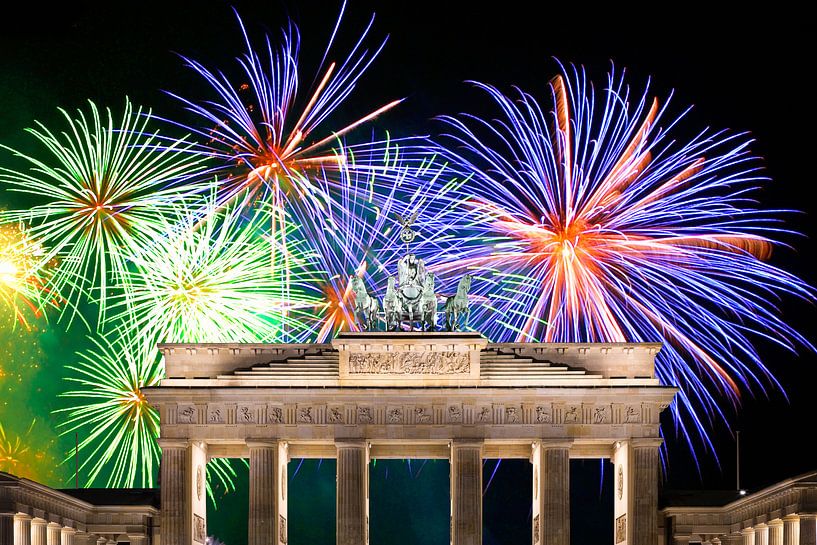 Vuurwerk bij de Brandenburger Tor in Berlijn van Frank Herrmann
