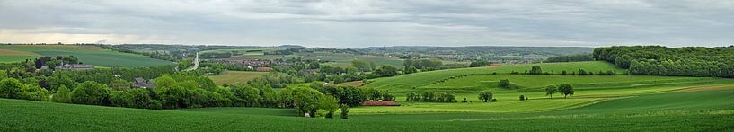 View from Gulpenerberg over the Geul valley by Nederland op Foto
