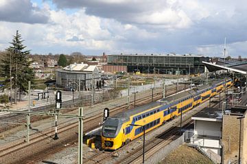 trein in de spoorzone bij ns station tilburg